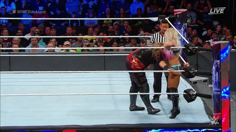 WWE_Backlash_2018_PPV_720p_WEB_h264-HEEL_mp4_002519761.jpg