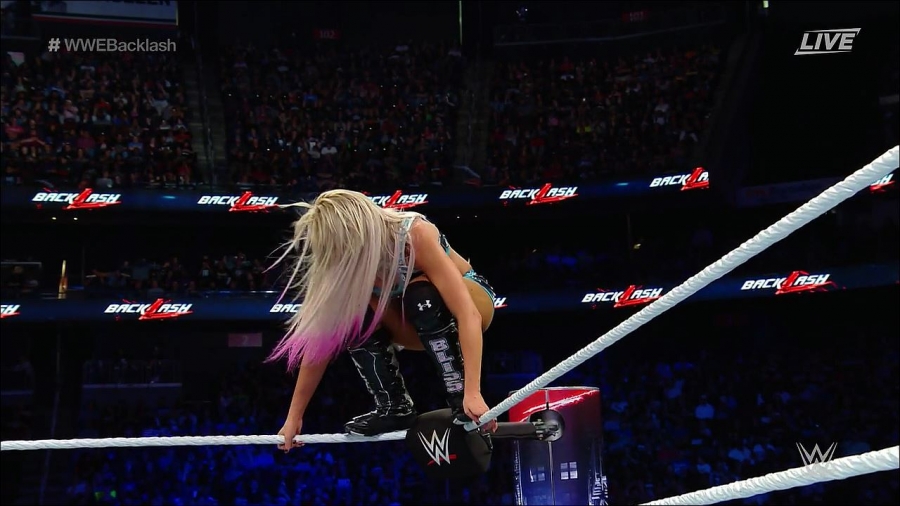 WWE_Backlash_2018_PPV_720p_WEB_h264-HEEL_mp4_002829724.jpg