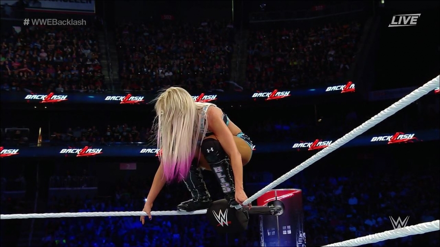 WWE_Backlash_2018_PPV_720p_WEB_h264-HEEL_mp4_002830265.jpg