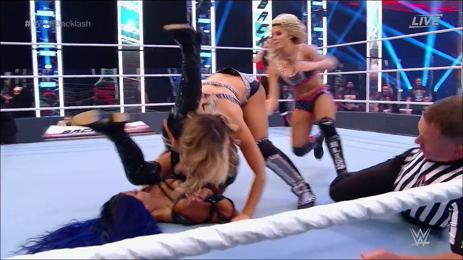 WWE_Backlash_2020_PPV_720p_WEB_h264-HEEL_mp4_000619477.jpg