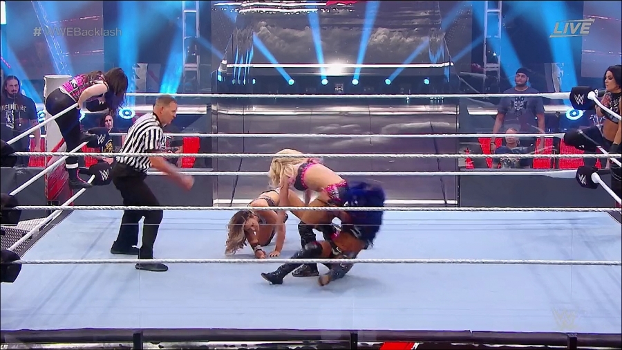 WWE_Backlash_2020_PPV_720p_WEB_h264-HEEL_mp4_000674144.jpg