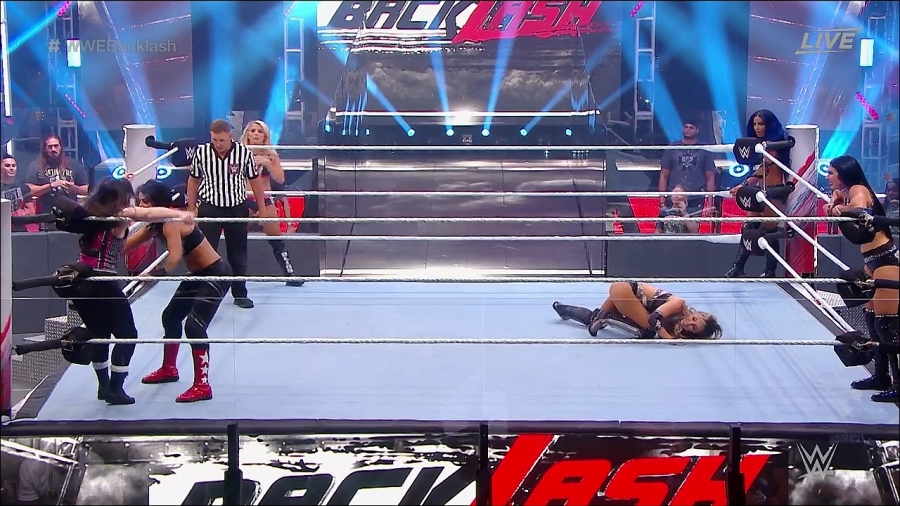 WWE_Backlash_2020_PPV_720p_WEB_h264-HEEL_mp4_000770077.jpg