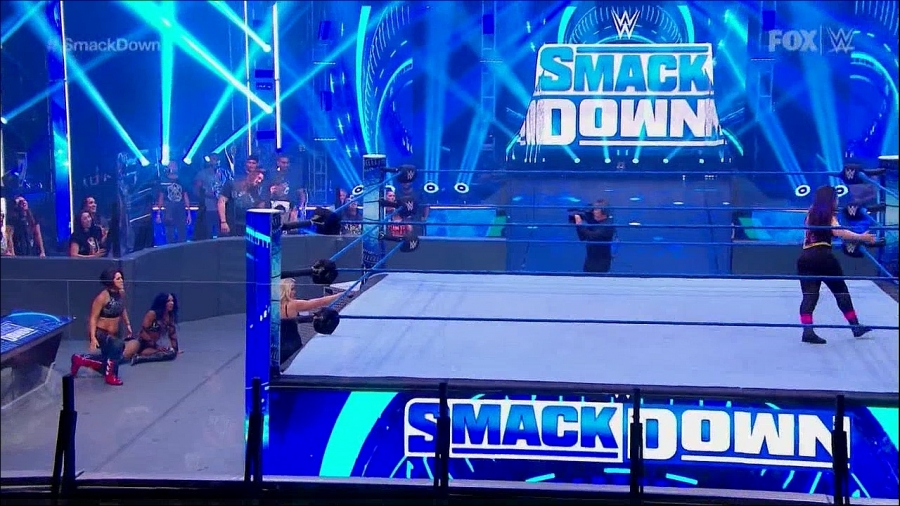 WWE_Friday_Night_Smackdown_2020-06-19_720p_AVCHD-SC-SDH_mp4_004099128.jpg