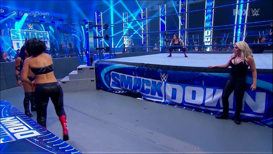 WWE_Friday_Night_Smackdown_2020-06-19_720p_AVCHD-SC-SDH_mp4_004110139.jpg