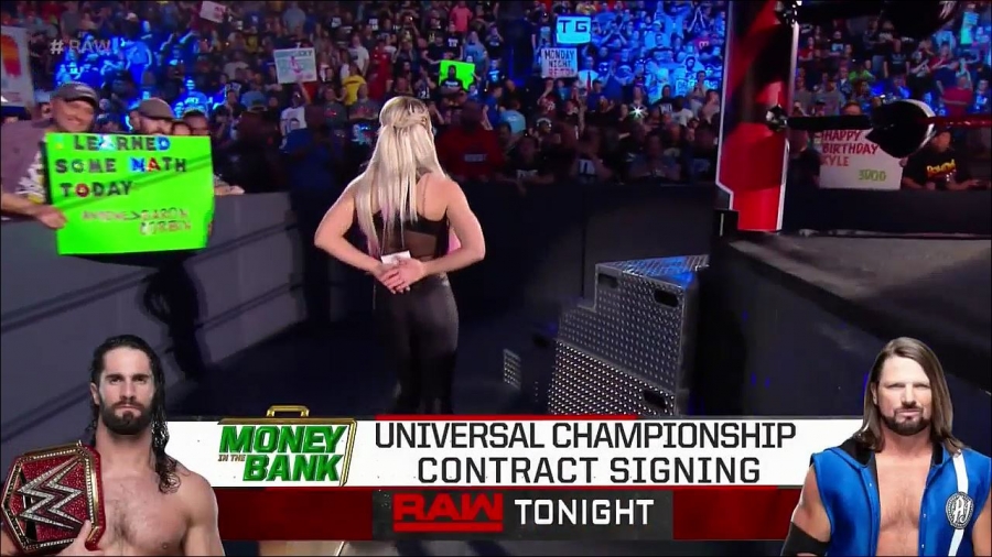 WWE_Monday_Night_Raw_2019_04_29_720p_HDTV_x264-NWCHD_mp4_000056389.jpg