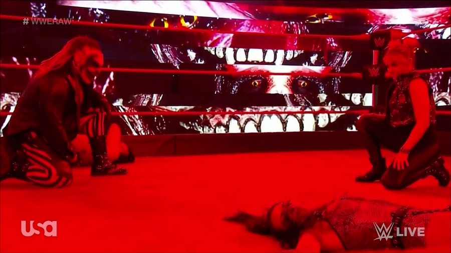 WWE_Monday_Night_Raw_2020_10_12_720p_HDTV_x264-NWCHD_mp4_004791157.jpg