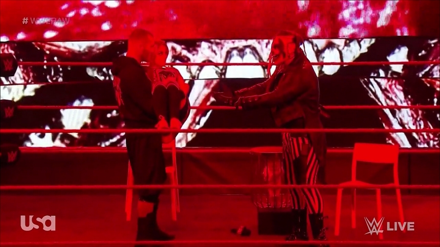 WWE_Monday_Night_Raw_2020_11_30_720p_HDTV_x264-NWCHD_mp4_000649348.jpg