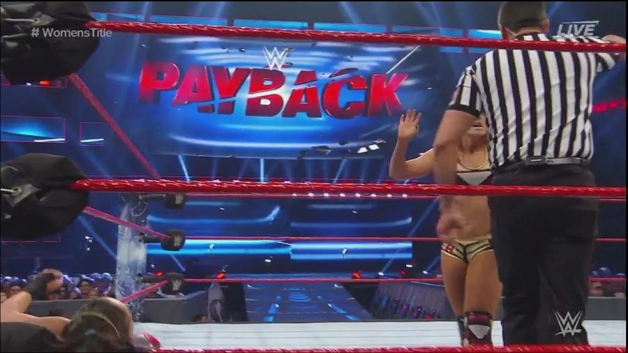 WWE_Payback_2017_720p_H264-XWT_mp4_20170430_224423_785.jpg