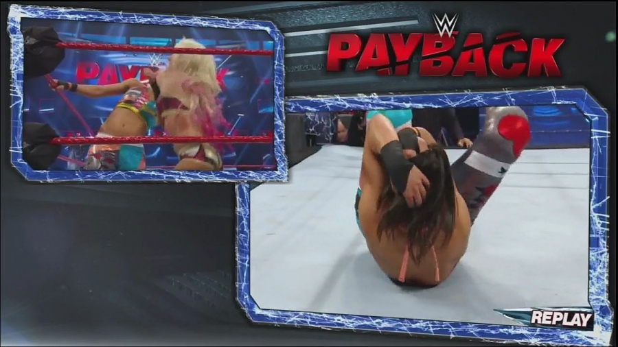 WWE_Payback_2017_720p_H264-XWT_mp4_20170430_224434_668.jpg