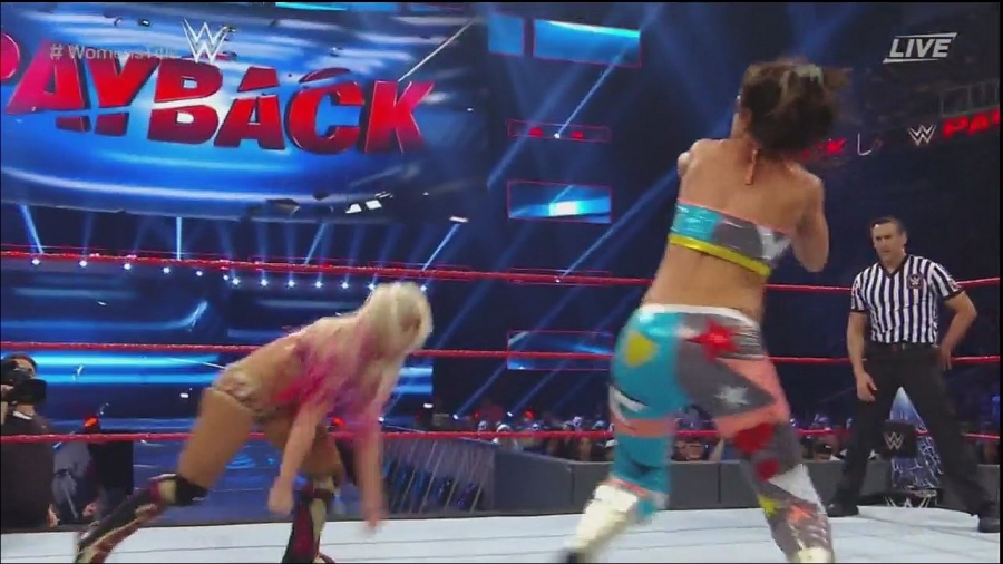 WWE_Payback_2017_720p_H264-XWT_mp4_20170430_225018_070.jpg