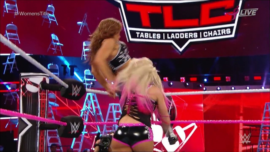 WWE_TLC_2017_PPV_720p_WEB_h264-HEEL_mp4_003142223.jpg