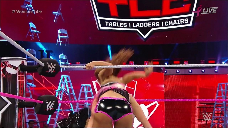 WWE_TLC_2017_PPV_720p_WEB_h264-HEEL_mp4_003142836.jpg