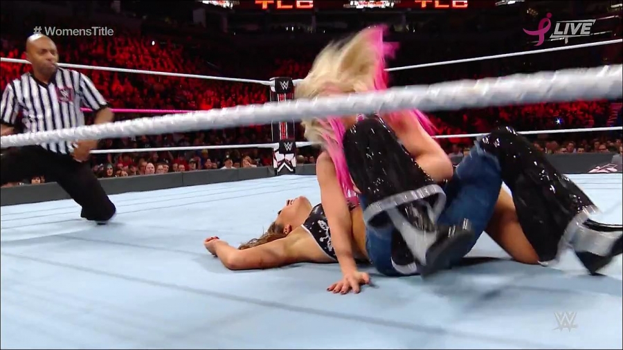 WWE_TLC_2017_PPV_720p_WEB_h264-HEEL_mp4_003172138.jpg