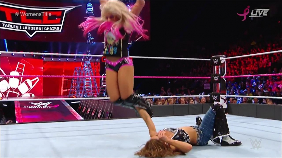 WWE_TLC_2017_PPV_720p_WEB_h264-HEEL_mp4_003201695.jpg