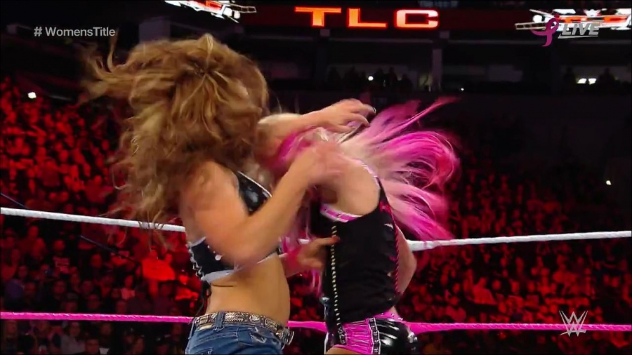 WWE_TLC_2017_PPV_720p_WEB_h264-HEEL_mp4_003386160.jpg