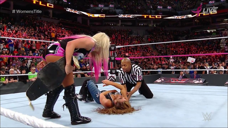 WWE_TLC_2017_PPV_720p_WEB_h264-HEEL_mp4_003712011.jpg