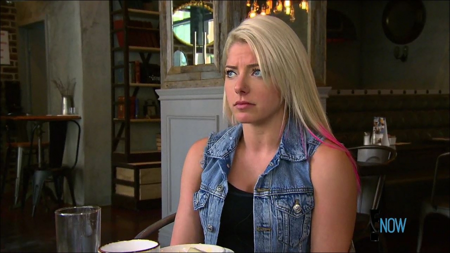 total_divas_s07e08_720p_web_x264-tbs_mkv_001856116.jpg