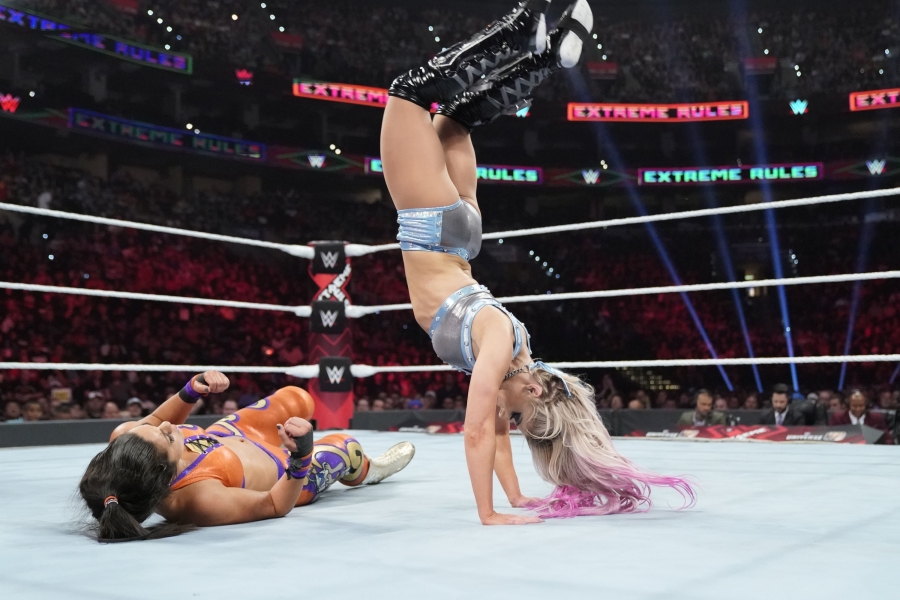 wwe-extreme-rules-2019-alexa-bliss-e-nikki-cross-vs-bayley-c-11.jpg