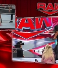 WWE_Monday_Night_Raw_2022_05_16_720p_HDTV_x264-NWCHD_mp4_004641609.jpg