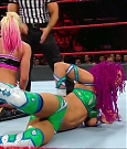 WWE_RAW_2017_08_28_720p_WEB_h264-HEEL_mp4_007450323.jpg