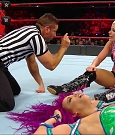 WWE_RAW_2017_08_28_720p_WEB_h264-HEEL_mp4_007657065.jpg