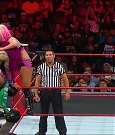 WWE_RAW_2017_08_28_720p_WEB_h264-HEEL_mp4_007782001.jpg