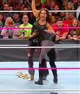 WWE_RAW_2017_10_23_720p_HDTV_x264-Ebi_mp4_004079040.jpg