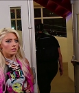 WWE_RAW_2018_01_01_720p_WEB_h264-HEEL_mp4_002279717.jpg