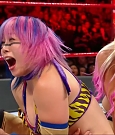 WWE_RAW_2018_01_01_720p_WEB_h264-HEEL_mp4_002994585.jpg