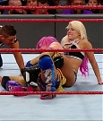 WWE_RAW_2018_01_01_720p_WEB_h264-HEEL_mp4_003088339.jpg