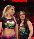 WWE_RAW_2019_08_19_720p_WEB_h264-HEEL_mp4_005761477.jpg