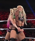 WWE_RAW_27th_June_2022_720p_WEBRip_h264_mp4_004678455.jpg