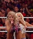 WWE_Royal_Rumble_2020_PPV_720p_WEB_h264-HEEL_mp4_003901900.jpg