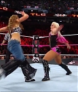 WWE_TLC_2017_PPV_720p_WEB_h264-HEEL_mp4_003393710.jpg