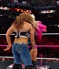 WWE_TLC_2017_PPV_720p_WEB_h264-HEEL_mp4_003630929.jpg