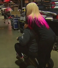 WWE_Total_Divas_S07E03_HDTV_2017-11-15_720p_AVCHD-SC-SDH_mp4_000765937.jpg