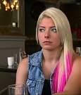 total_divas_s07e08_720p_web_x264-tbs_mkv_001742303.jpg