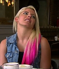 total_divas_s07e08_720p_web_x264-tbs_mkv_001801801.jpg