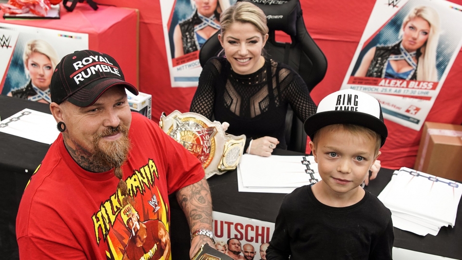 029_wwe_promo_erfurt_081_janice_mersiovsky--5cd115113cbd136136f7f6f1b0ae4f4a.jpg