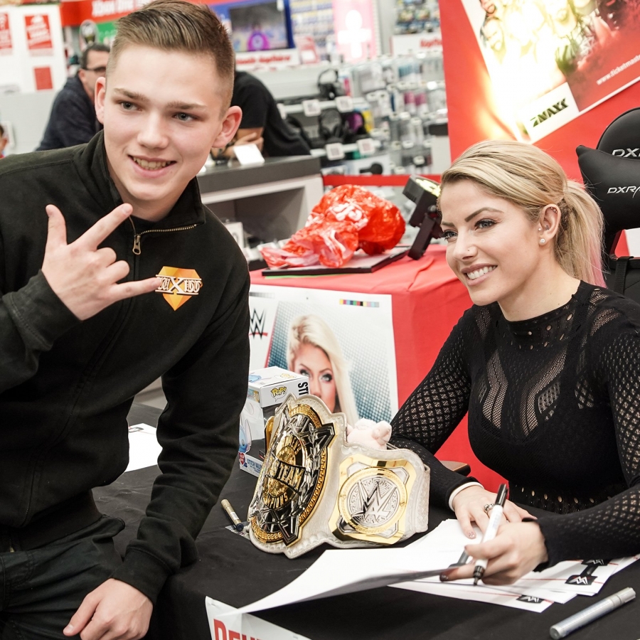 030_wwe_promo_erfurt_083_janice_mersiovsky--5e27a5bb5d2593ef0edd4a845c9fc4c2.jpg