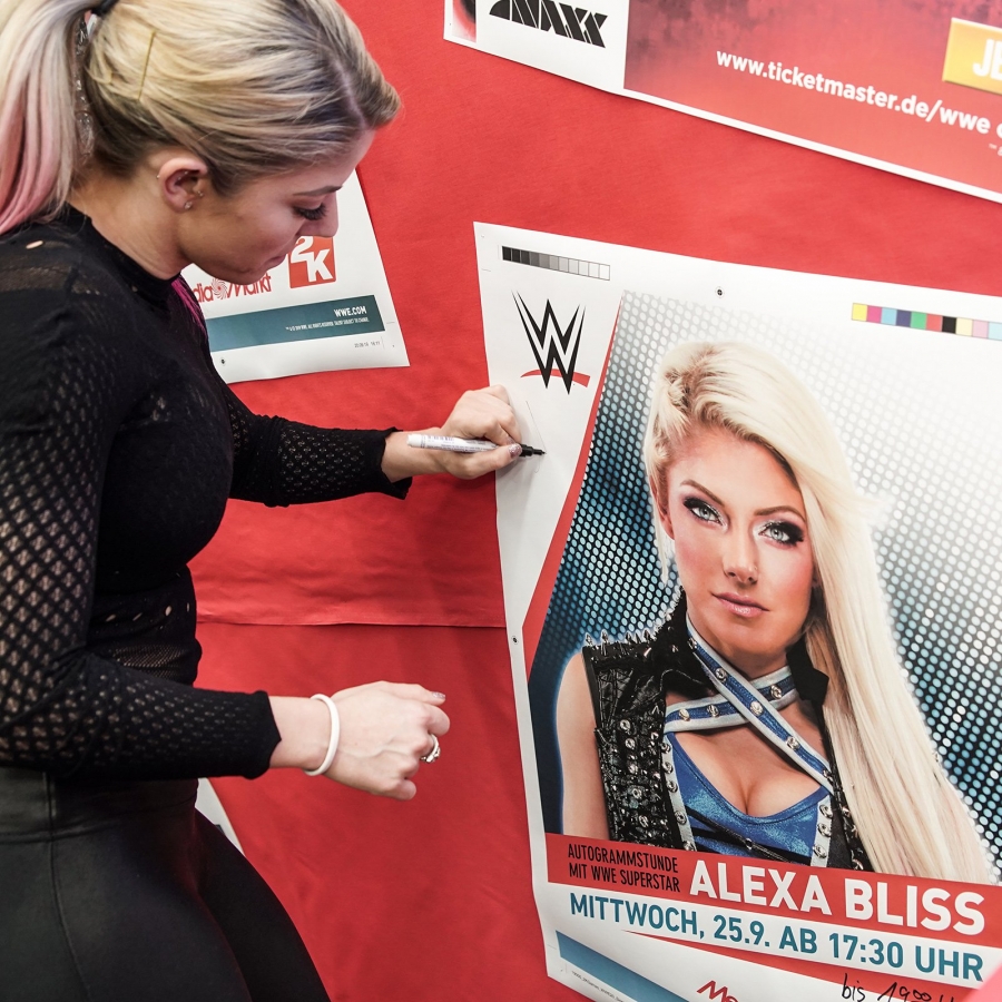 033_wwe_promo_erfurt_094_janice_mersiovsky--2d8c3e0cf3c88f4d1045f17791ae06ec.jpg