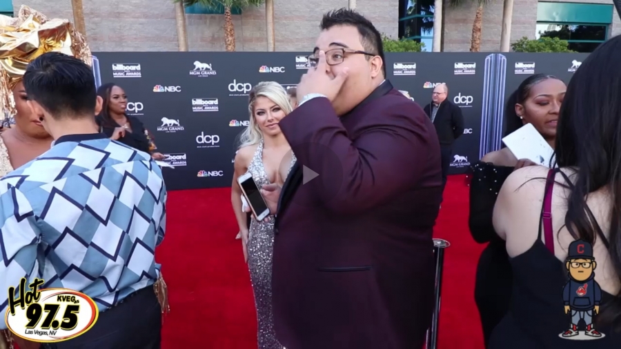 2019_Billboard_Awards_HeavyWeight_talks_wWWEs_Alexa_Bliss_001.jpeg