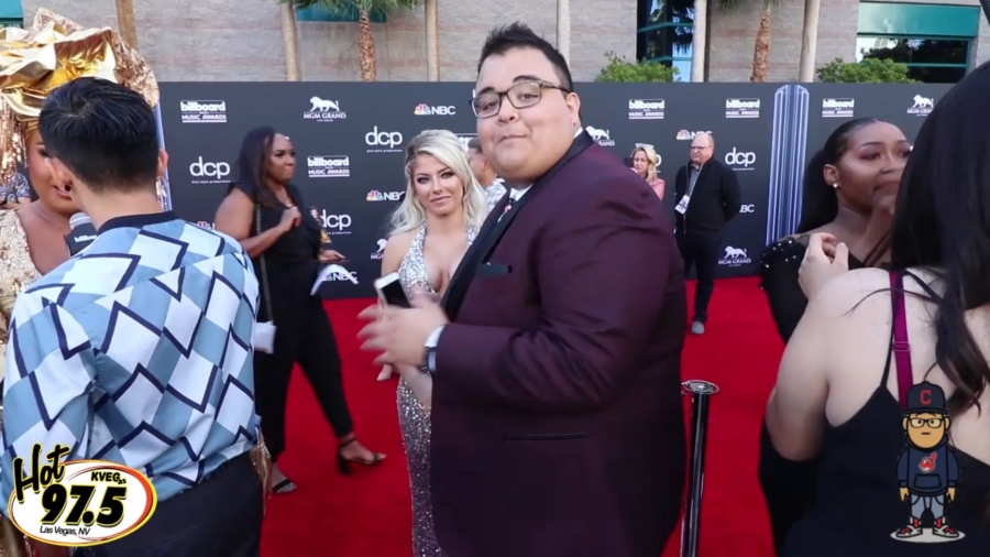 2019_Billboard_Awards_HeavyWeight_talks_wWWEs_Alexa_Bliss_002.jpeg