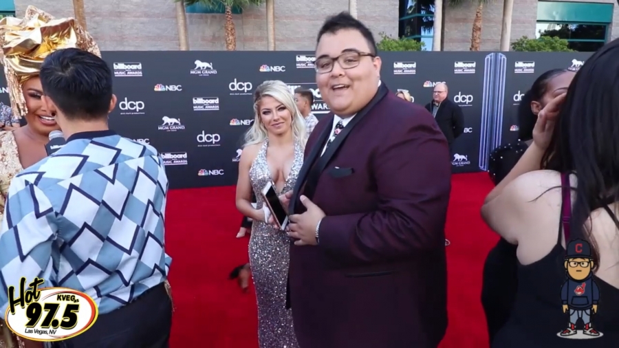 2019_Billboard_Awards_HeavyWeight_talks_wWWEs_Alexa_Bliss_003.jpeg