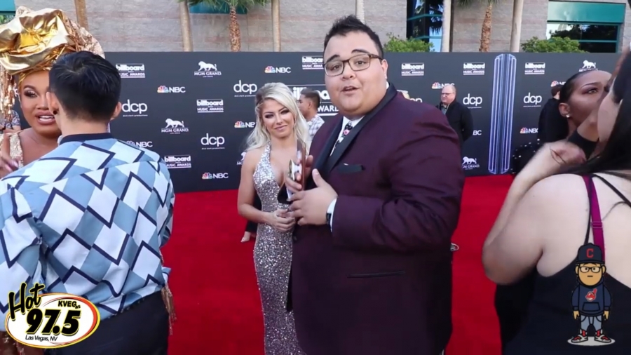 2019_Billboard_Awards_HeavyWeight_talks_wWWEs_Alexa_Bliss_004.jpeg