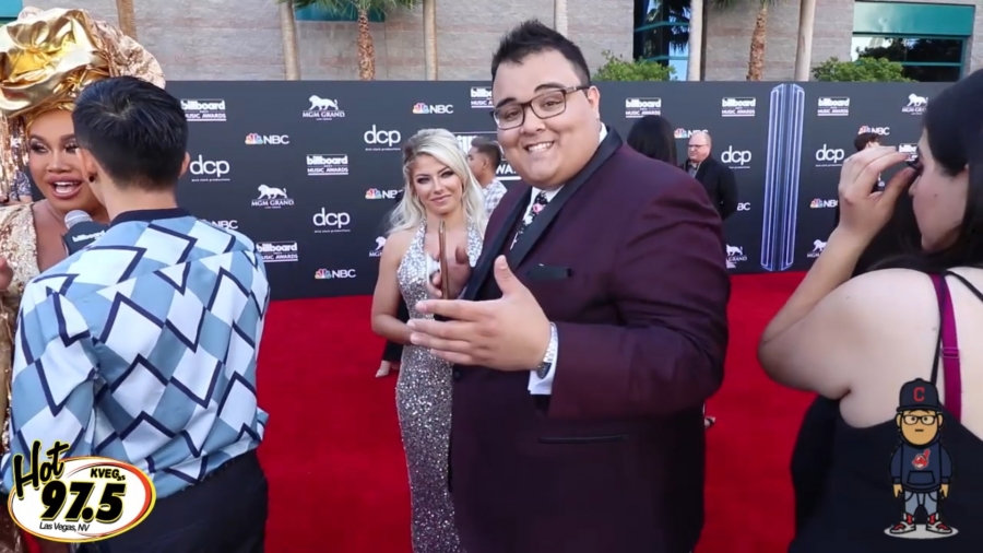 2019_Billboard_Awards_HeavyWeight_talks_wWWEs_Alexa_Bliss_005.jpeg