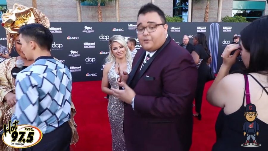 2019_Billboard_Awards_HeavyWeight_talks_wWWEs_Alexa_Bliss_007.jpeg