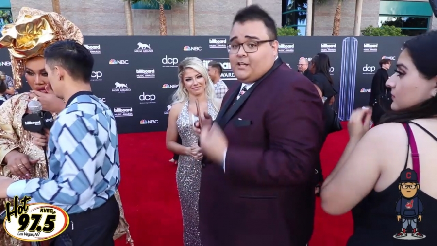 2019_Billboard_Awards_HeavyWeight_talks_wWWEs_Alexa_Bliss_008.jpeg