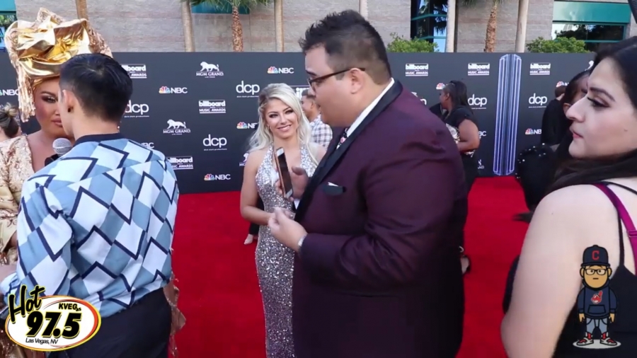 2019_Billboard_Awards_HeavyWeight_talks_wWWEs_Alexa_Bliss_009.jpeg