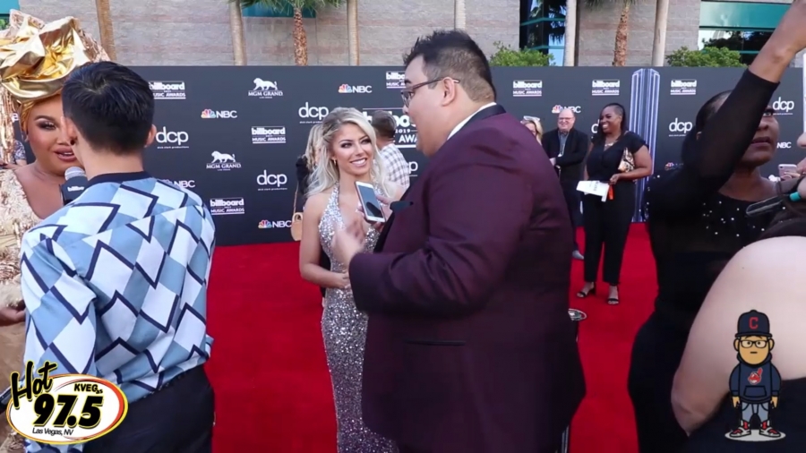 2019_Billboard_Awards_HeavyWeight_talks_wWWEs_Alexa_Bliss_012.jpeg